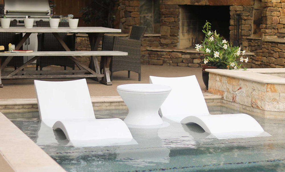 Signature Chaise Deep and Side Table In-Pool Set