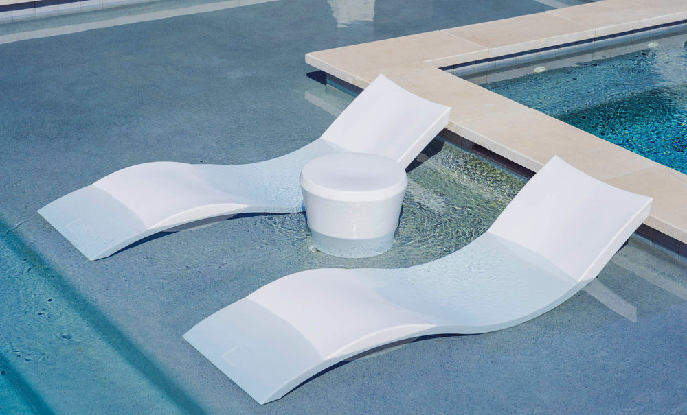 Signature Chaise and Affinity Side Table In-Pool Set