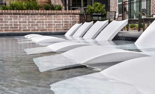 Ledge Signature Chaise and Side Table In-Pool 6-Piece Set