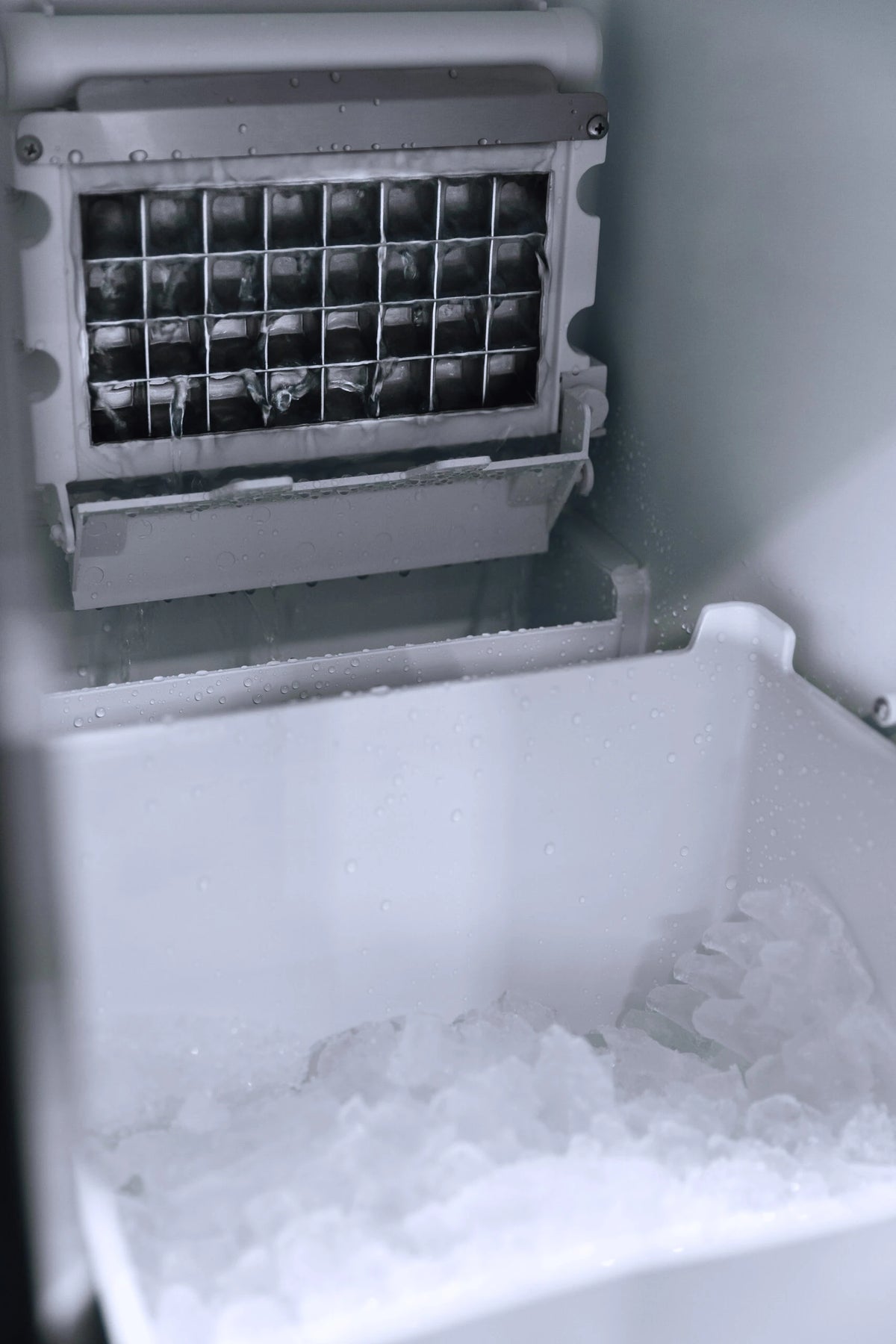 15" 50 Lb. Outdoor Rated        Ice Maker by Summerset