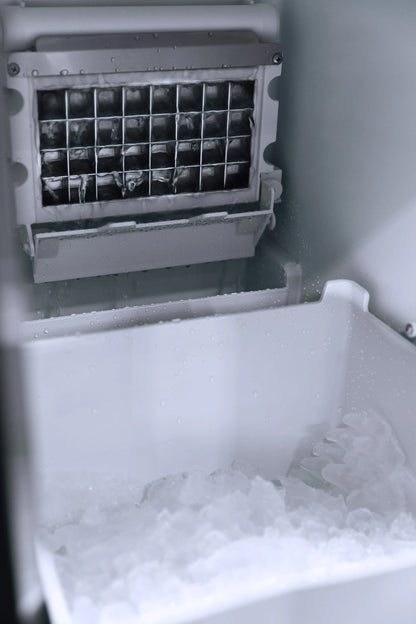 15" 50 Lb. Outdoor Rated        Ice Maker by Summerset