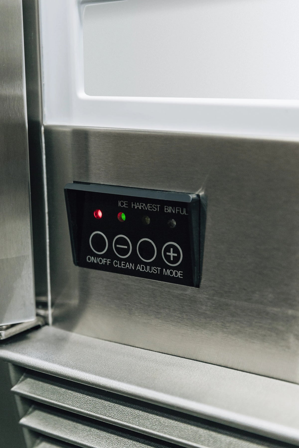 15" 50 Lb. Outdoor Rated        Ice Maker by Summerset