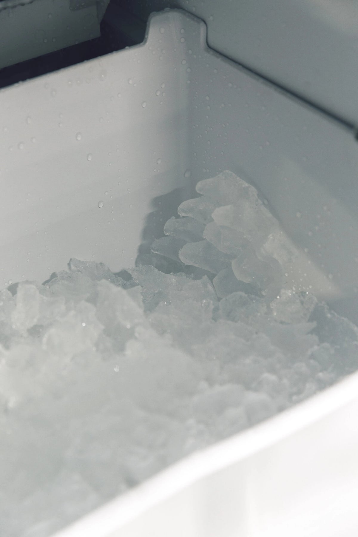 15" 50 Lb. Outdoor Rated        Ice Maker by Summerset
