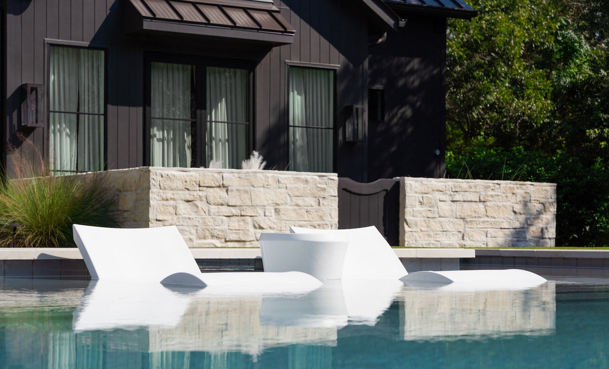 Ledge Signature Chaise and Affinity Side Table In-Pool Set