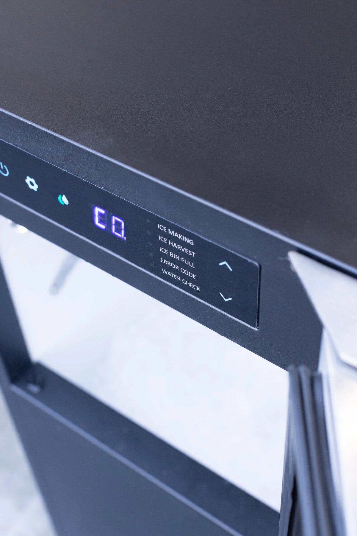 15" 55 Lb. Outdoor Rated Nugget Ice Maker by Summerset
