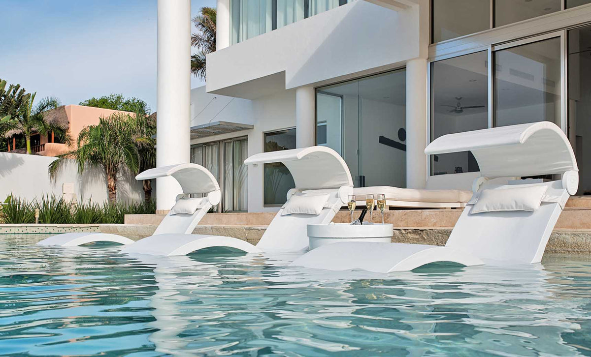 Ledge Signature Chaise Deep with Riser